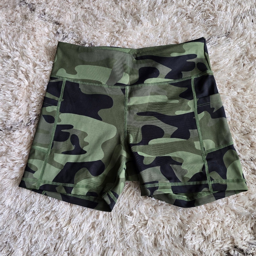 Zyia Active Camo Light n Tight Hustle Shorts